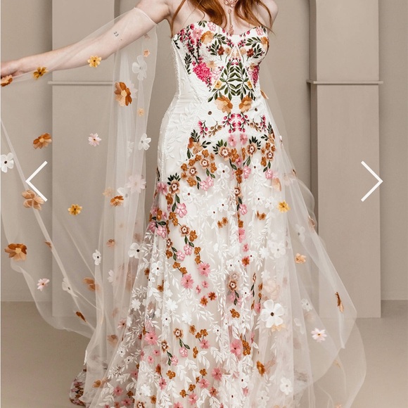 Rue De Seine Floral Embroidered Cora Sleeves - Picture 2 of 5